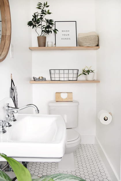 Des rouleaux dans un panier en m&eacute;tal ajour&eacute;