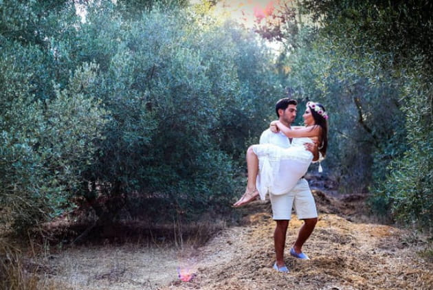 Dans ses bras, en pleine nature