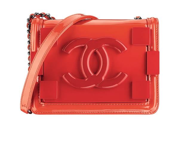 Le sac à rabat en Plexiglas de Chanel