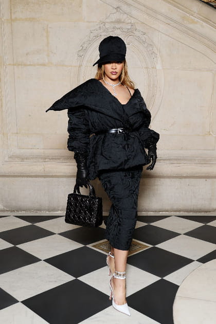 Rihanna en tailleur doudoune&nbsp;au d&eacute;fil&eacute; Dior haute couture printemps-&eacute;t&eacute; 2024