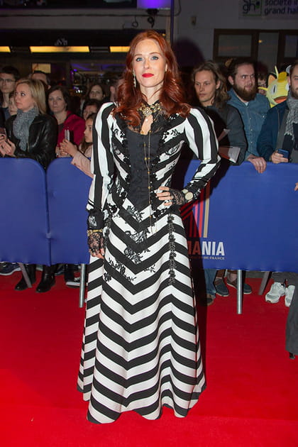 Audrey Fleurot en robe longue noir et blanc