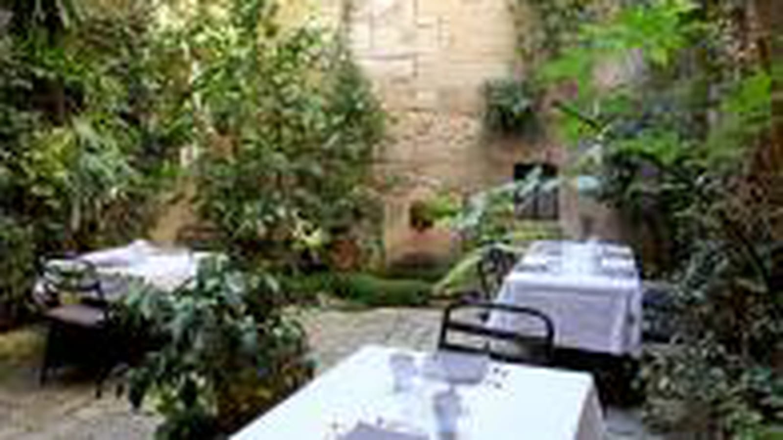 Cour en pierre
