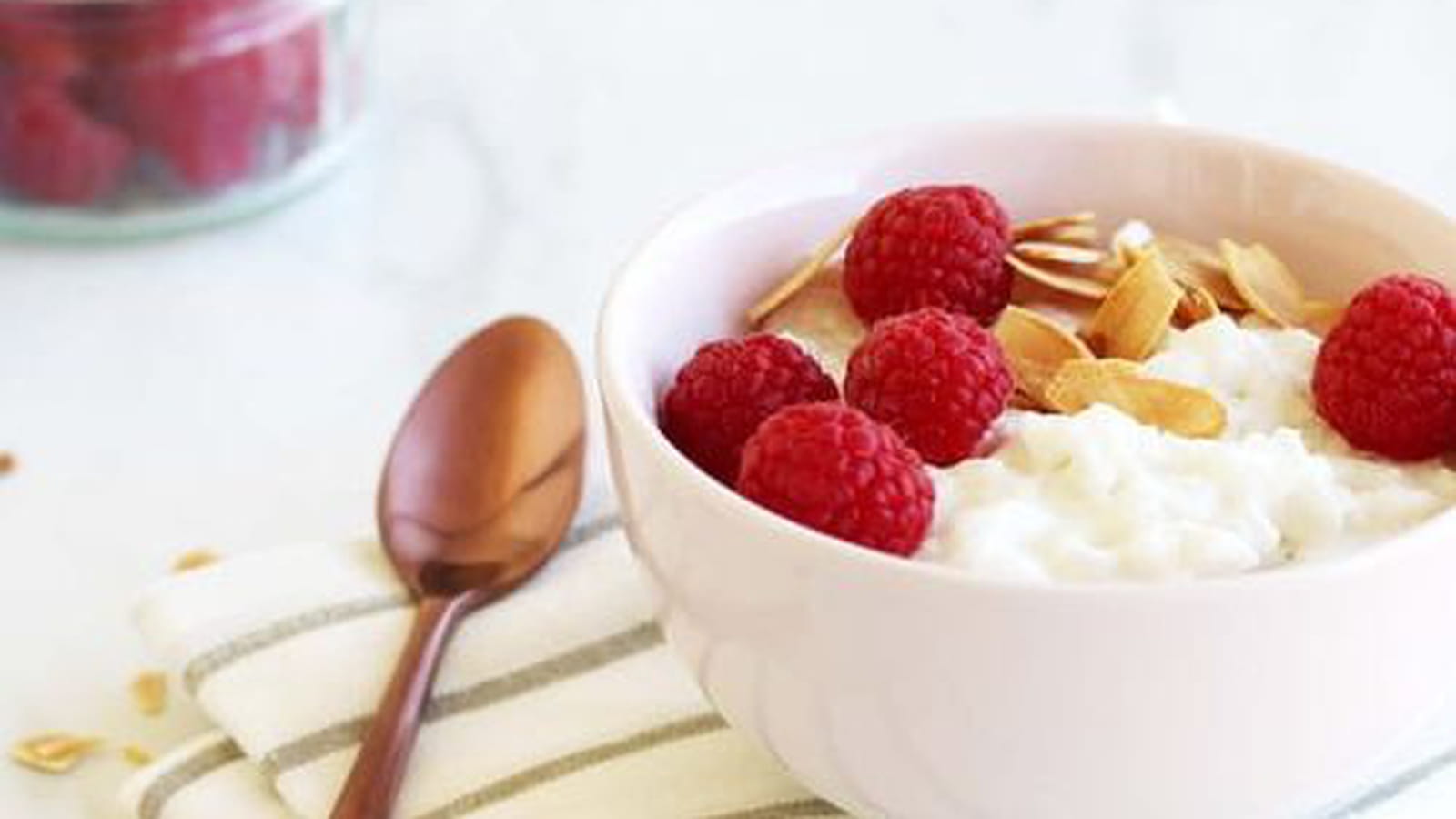 Riz au lait de coco, framboise et amande