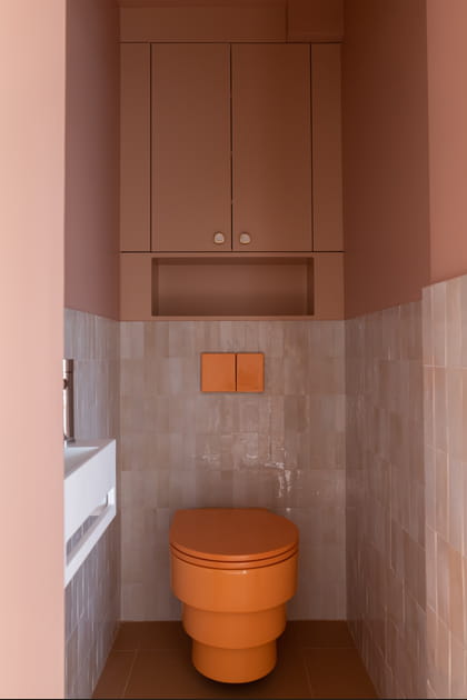 Apr&egrave;s&nbsp;: un cabinet de toilettes color&eacute; qui en jette