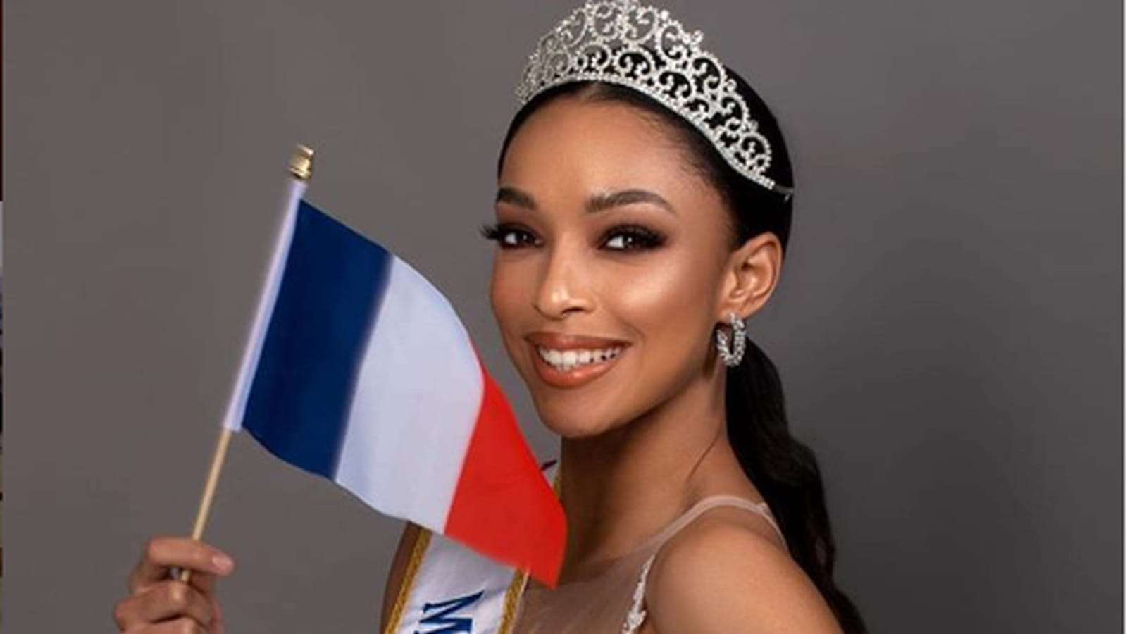 Ophély Mézino