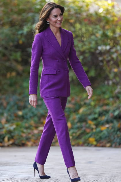 Kate Middleton en blazer et pantalon violets Emilia Wickstead