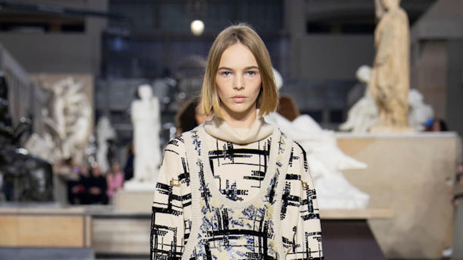 Look 16