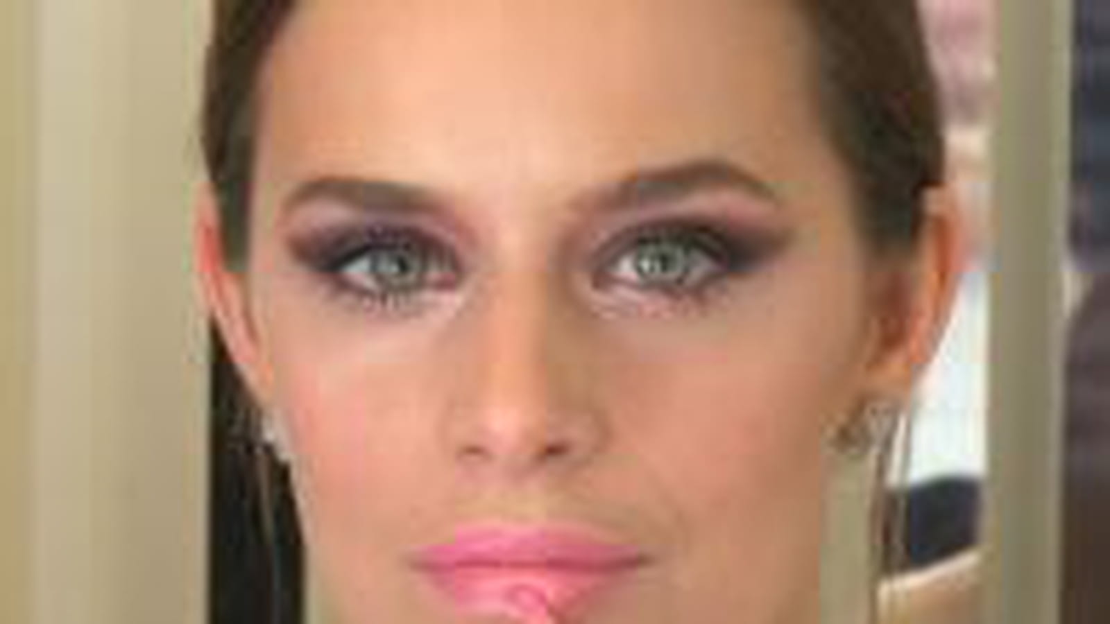 Le gloss scintillant sublime la bouche