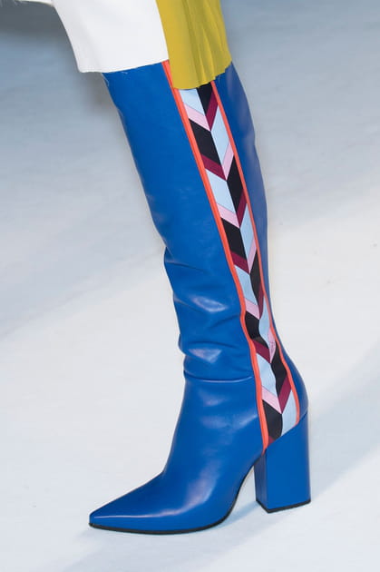 Les bottes graphiques du d&eacute;fil&eacute; Emilio Pucci
