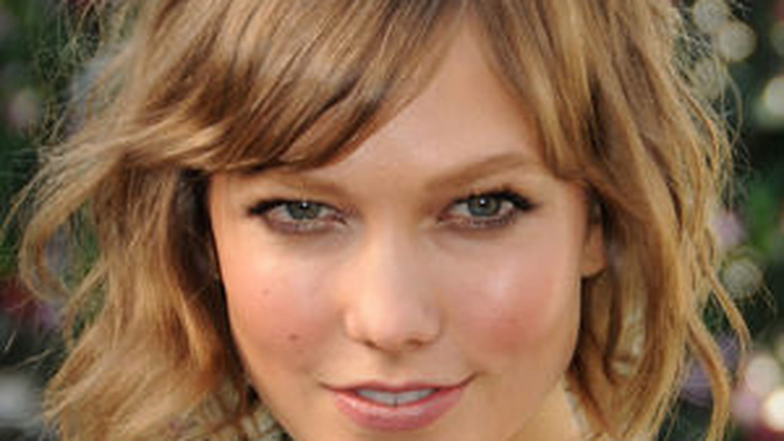  Karlie Kloss, avec un carré