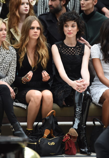 Cara Delevingne et Saint Vincent au d&eacute;fil&eacute; Burberry Prorsum