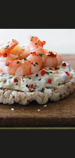 Galette de riz complet, cr&egrave;me v&eacute;g&eacute;tale aux crevettes et poivrons rouges