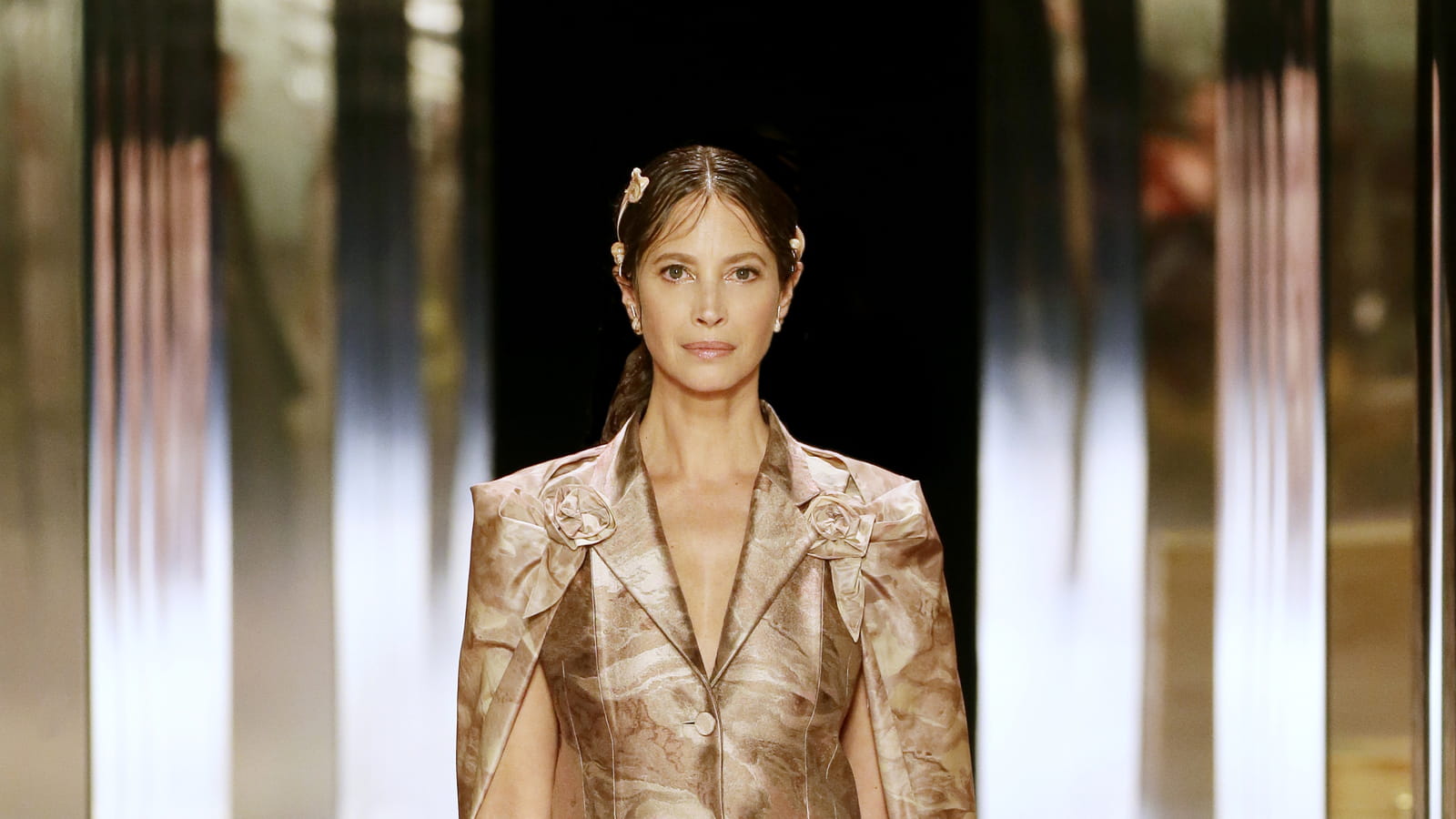 Look 15 par Christy Turlington