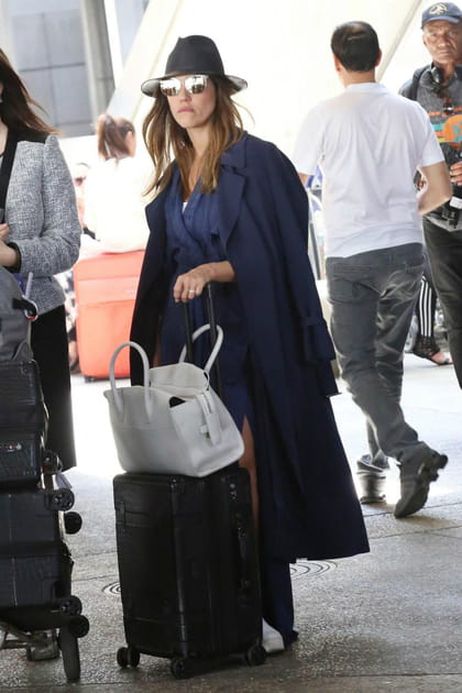 Jessica Alba avec un chapeau