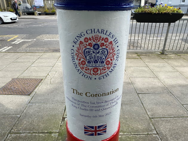 Une (autre) boite aux lettres fait fureur avant le couronnement de Charles III&nbsp;!