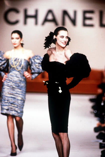 Ines de la Fressange au d&eacute;fil&eacute; Chanel