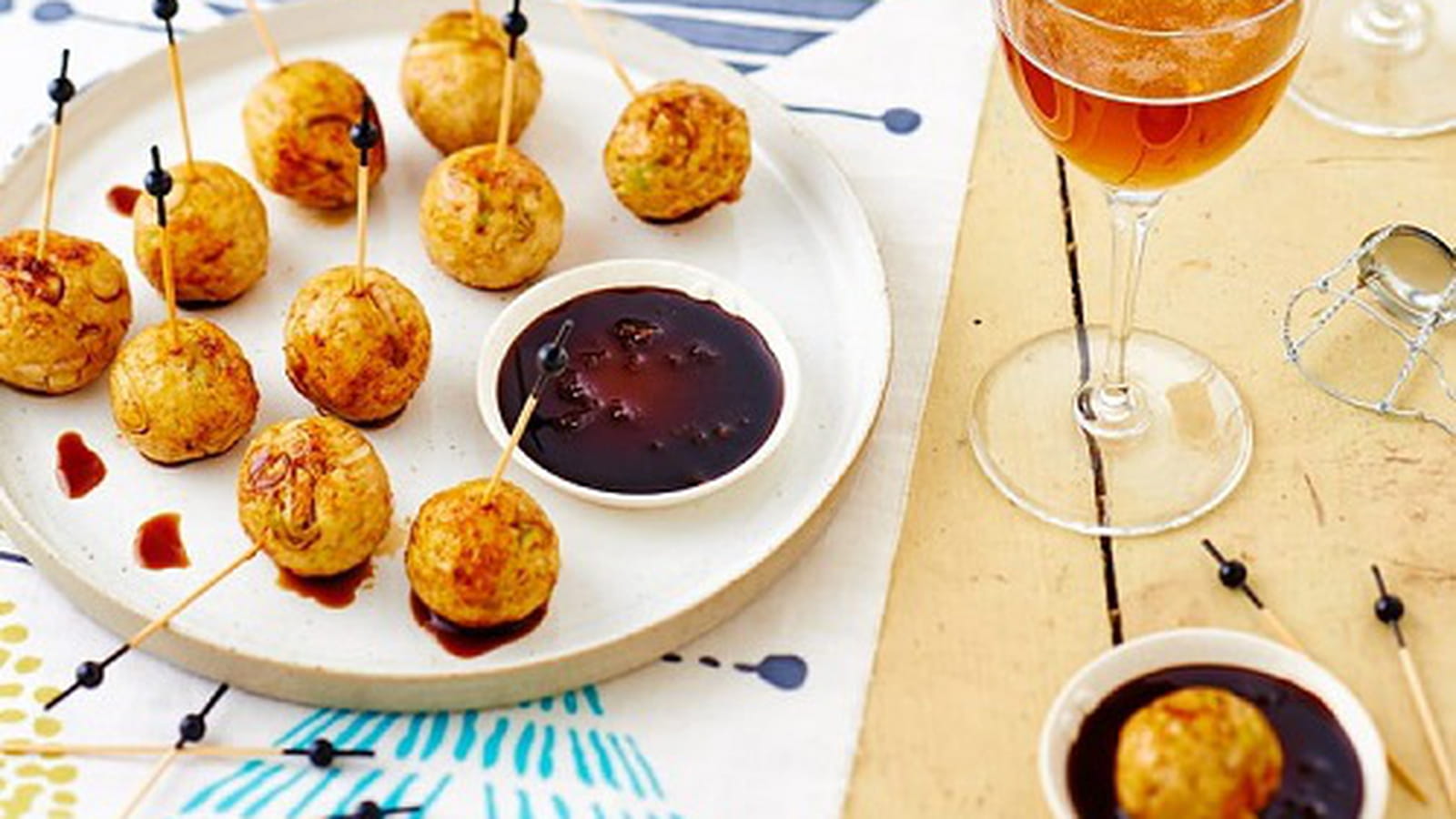 Brochettes de boulettes de poulet au cidre façon yakitori