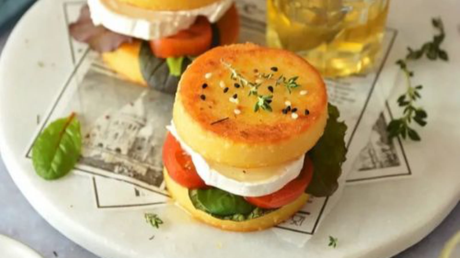 Burgers de polenta chèvre, miel et thym