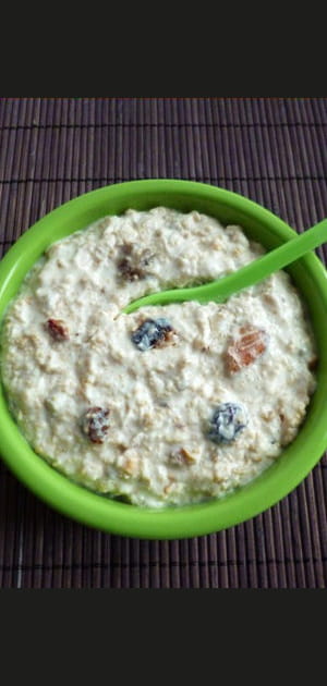 Dessert minceur : dessert prot&eacute;in&eacute; au muesli avec fruits secs amarante et yaourt soja