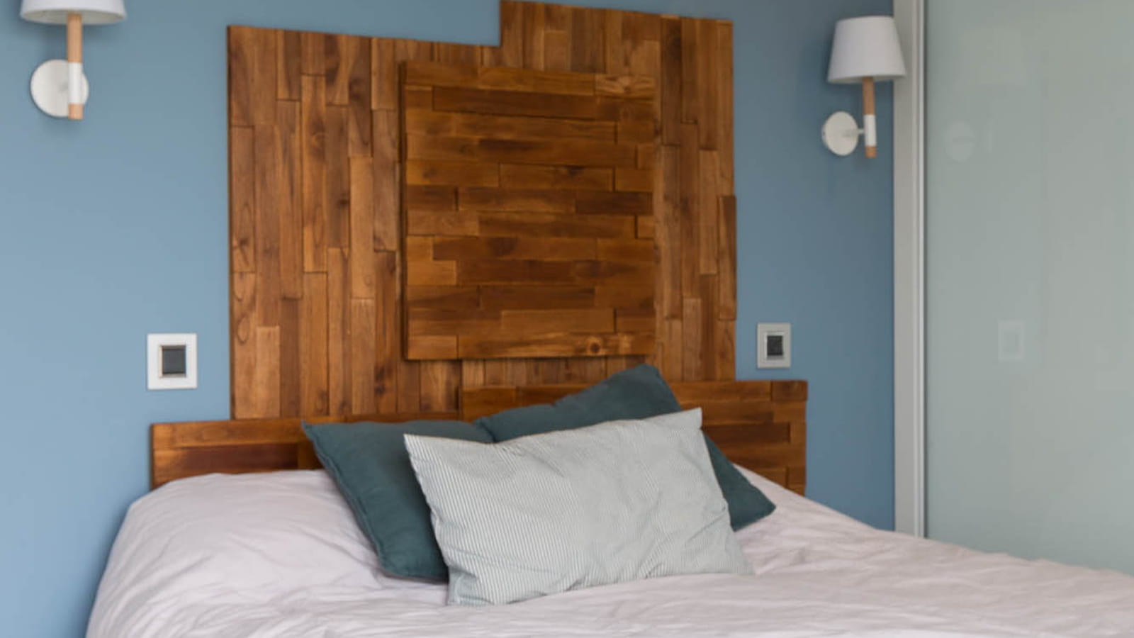 Tête de lit en bois un brin arty