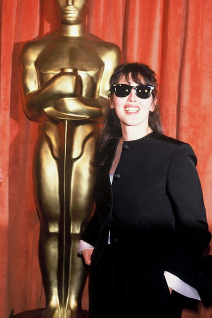 Avant&nbsp;: Isabelle Adjani &agrave; 34&nbsp;ans en veste noire et lunettes de soleil