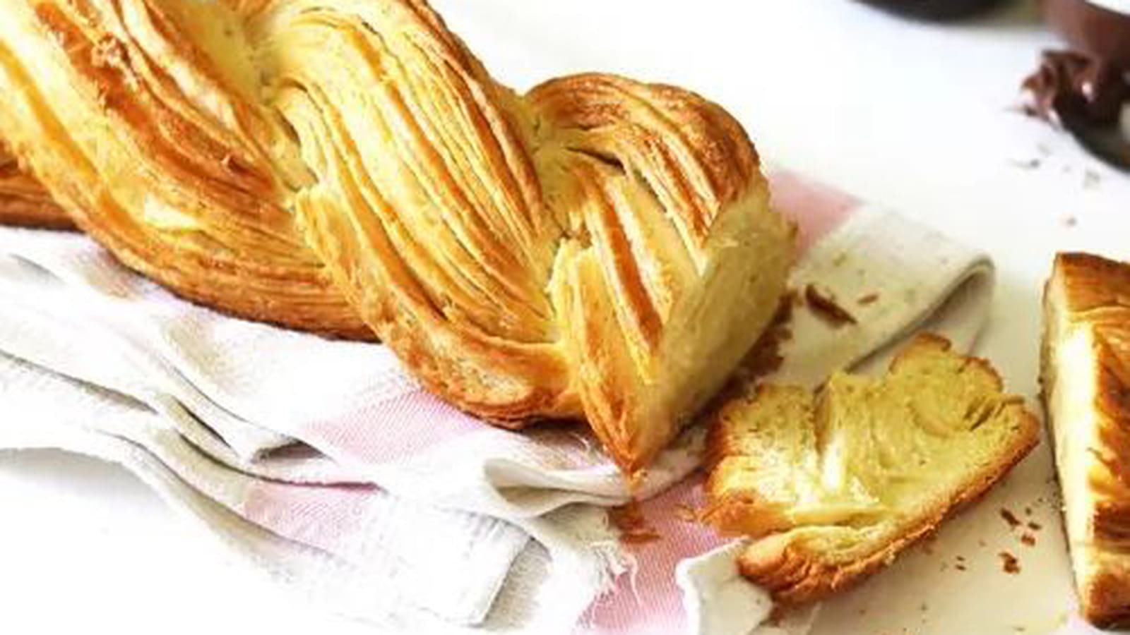 Brioche feuilletée tressée