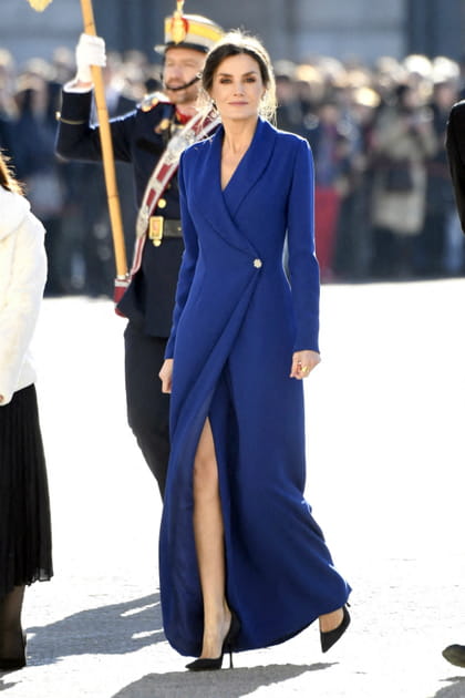 TOP : la reine Letizia en robe manteau