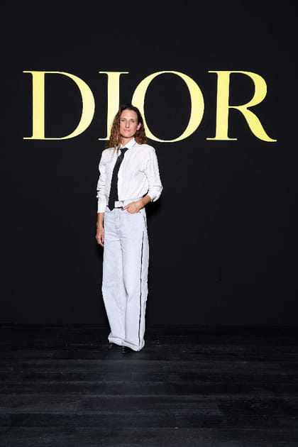 Camille Cottin en costume blanc au défilé Dior printemps-été 2024
