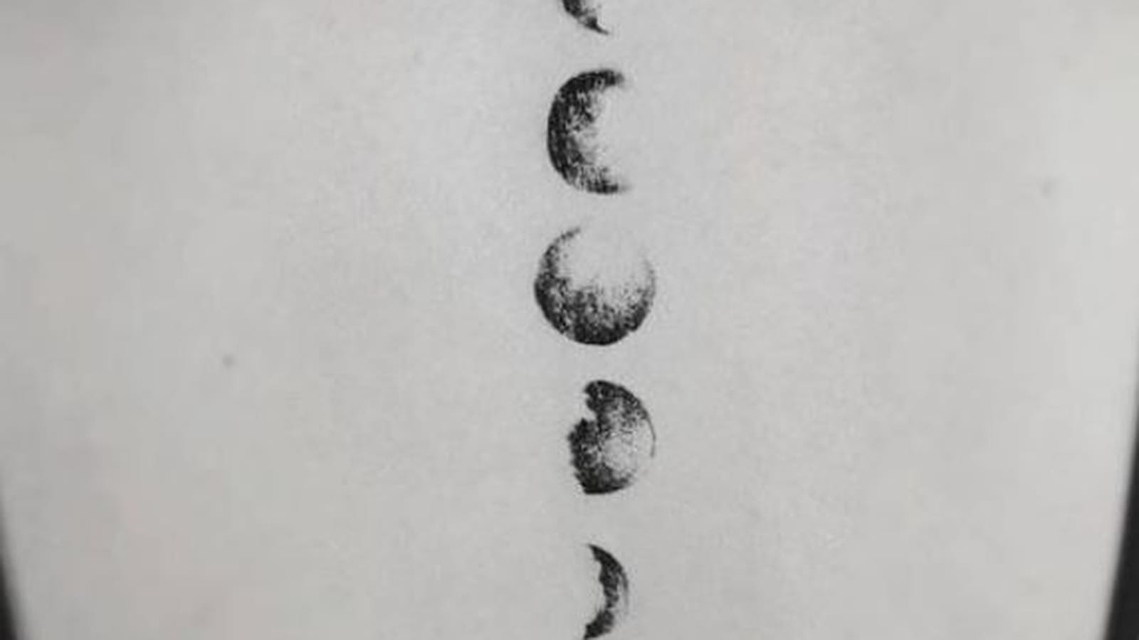 Phases de la lune sur la colonne vertébrale