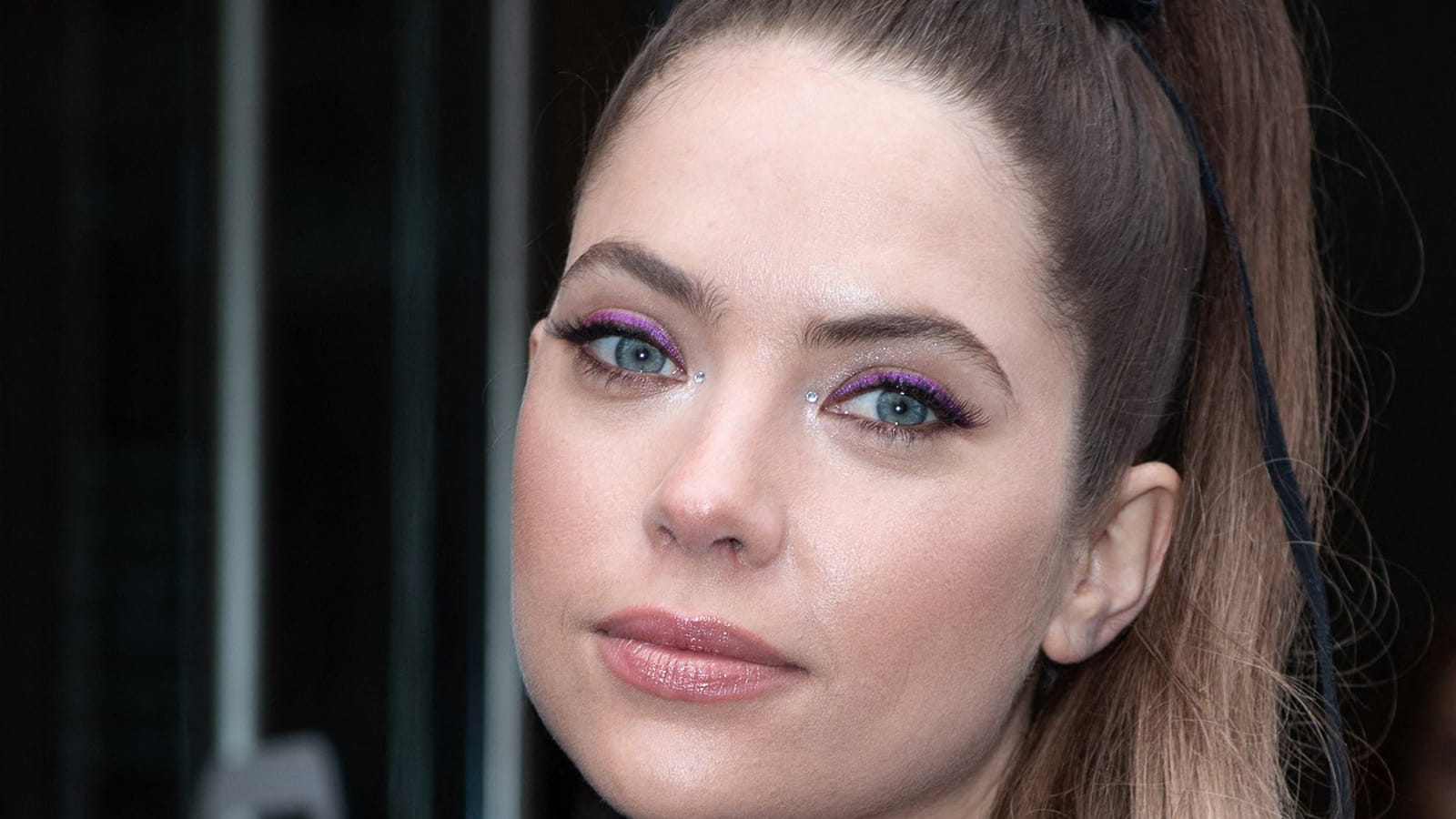 Le maquillage galactique d'Ashley Benson