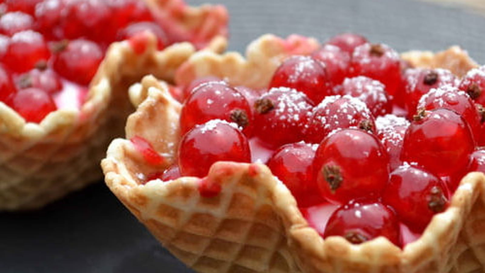 Tartelettes aux petits suisses et groseilles
