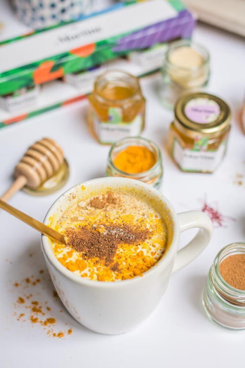 Moon milk au miel et aux épices
