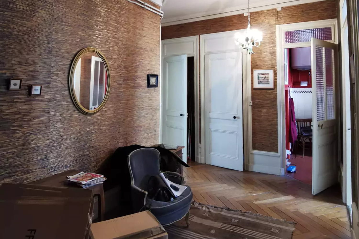 an old-fashioned entrance regains service and style an old-fashioned entrance regains service and style