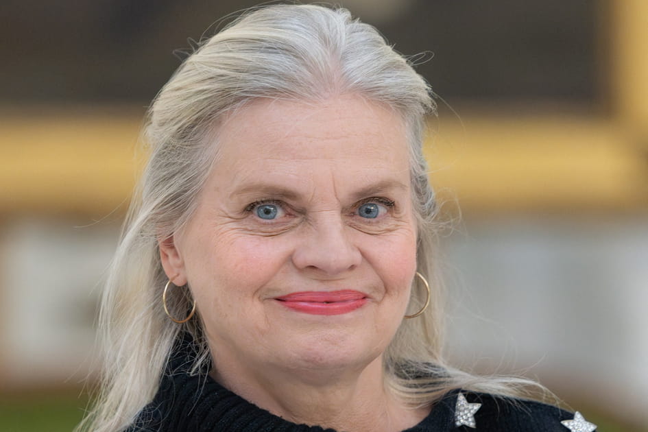 Isabelle Nanty, lumineuse avec son blond polaire