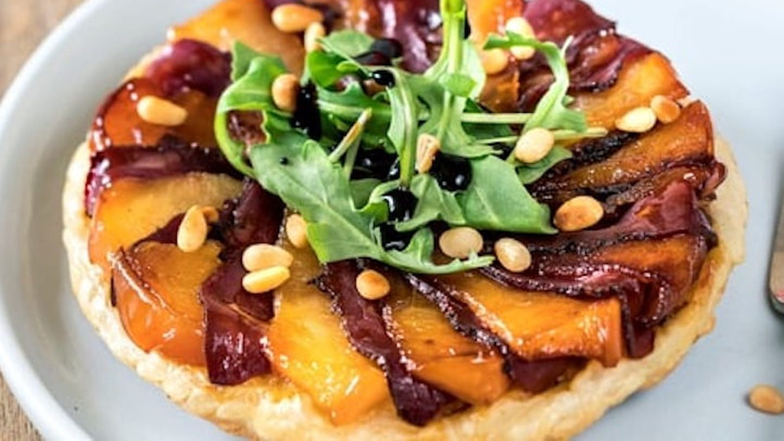 Tarte Tatin aux Pink Lady® et magret de canard fumé
