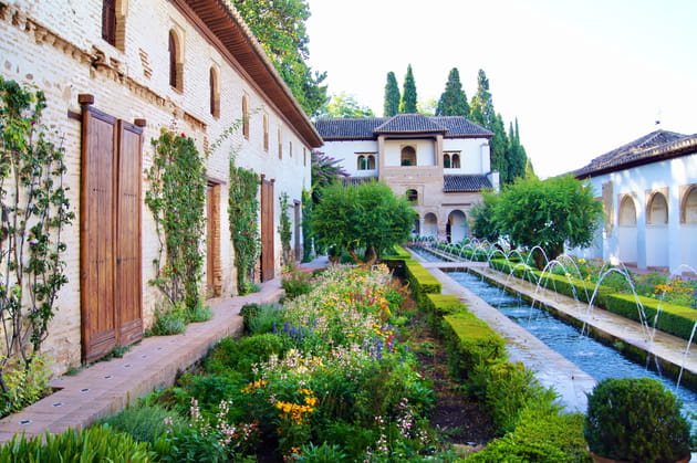 Jets d'eau c&ocirc;t&eacute; bassin