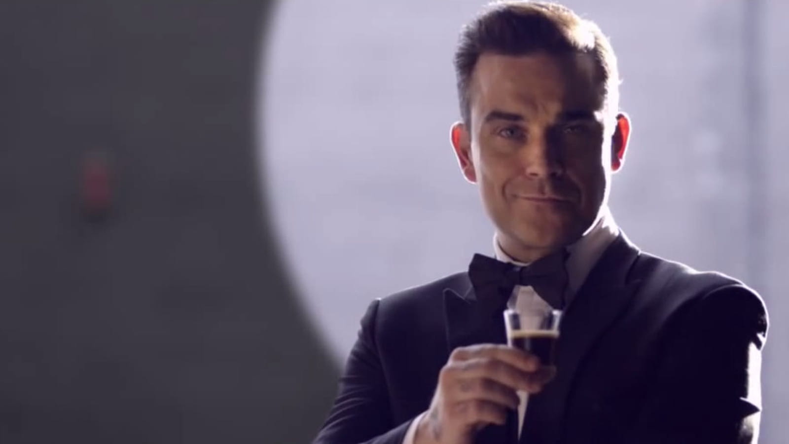 Robbie Williams, pour Café Royal