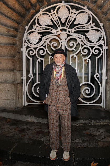 Christian Louboutin en costume &agrave; carreaux au d&eacute;fil&eacute; Maison Margiela haute couture printemps-&eacute;t&eacute; 2024