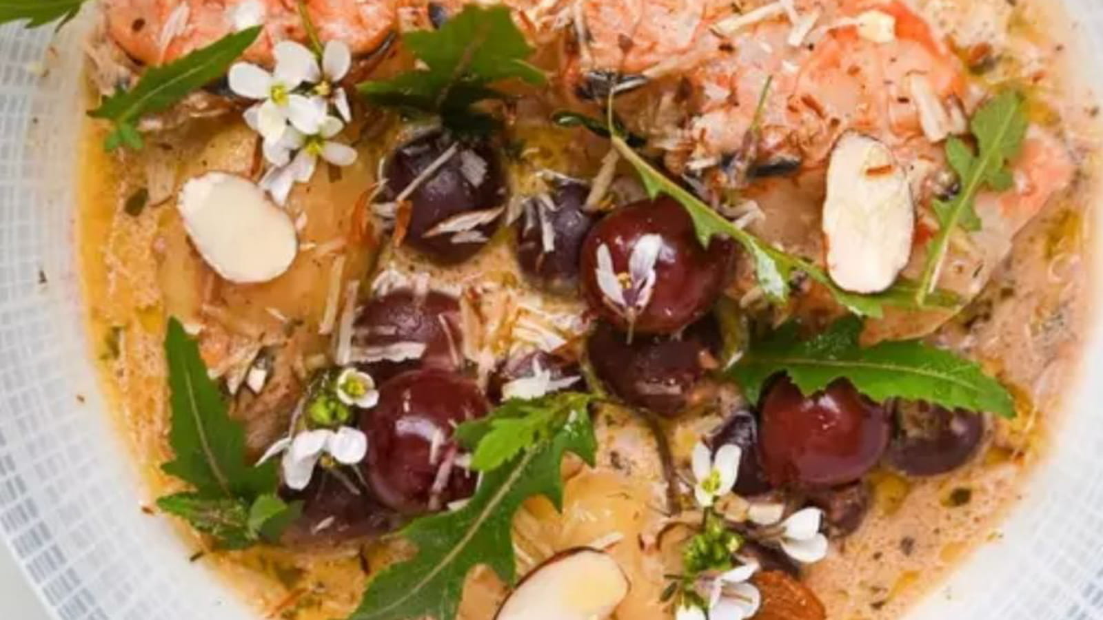 Queues de homard, pommes de terre et griottes par Fanny Rey