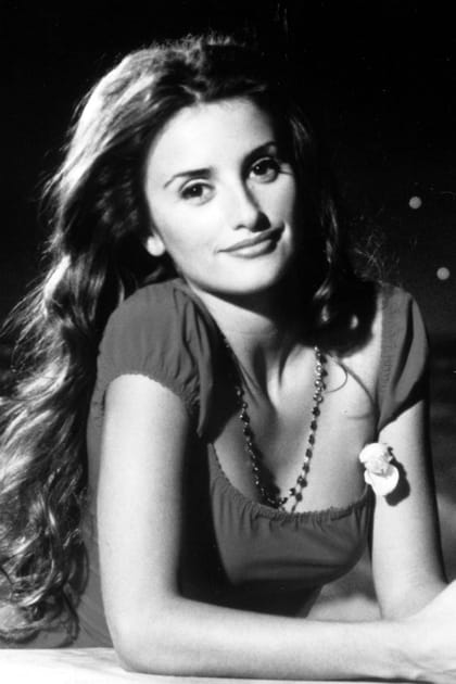 Pen&eacute;lope Cruz en petite robe manches courtes