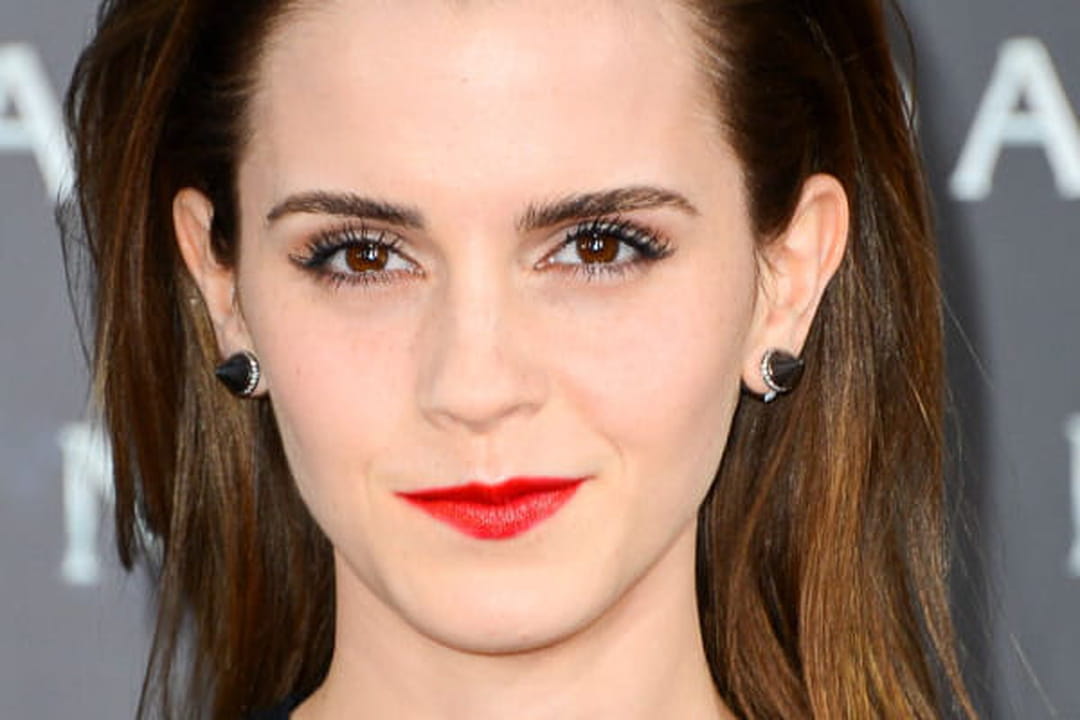 Emma Watson, rockeuse dans l'âme avec ses cheveux plaqués à l'arrière