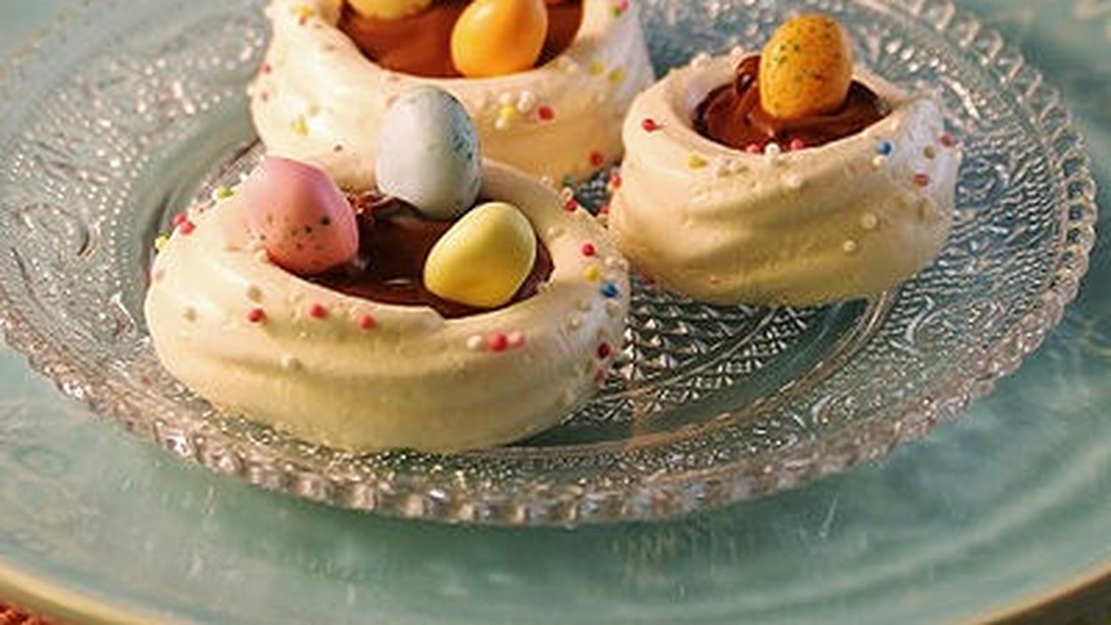 Nids de Pâques en meringues et chocolat