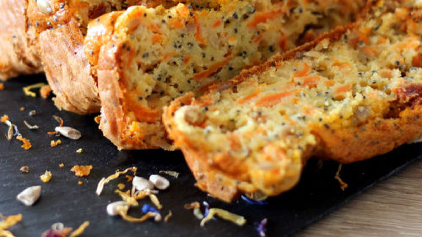 Cake carotte, pavot et graines de tournesol