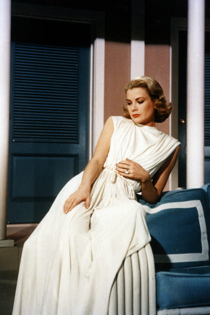 Grace Kelly en robe blanche drapée