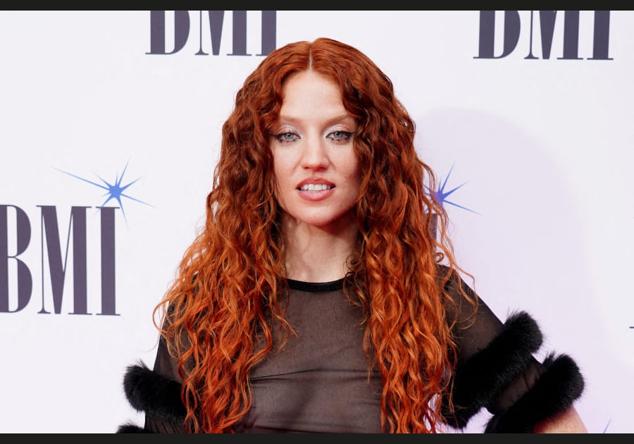 Flop&nbsp;: les paquets de mascara de Jess Glynne