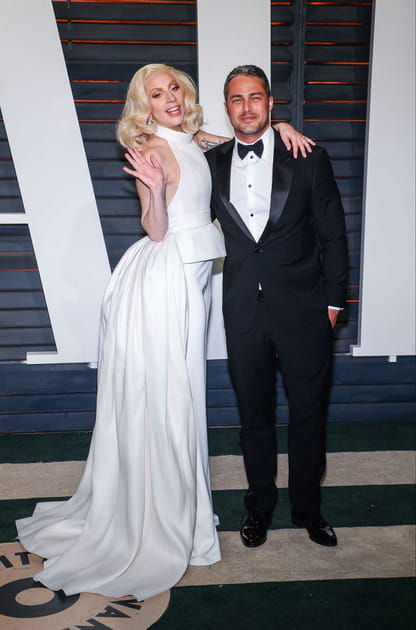 Avec son fianc&eacute; Taylor Kinney