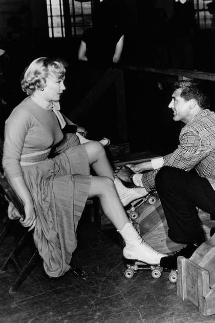 Marilyn Monroe en haut et jupe longue plissée