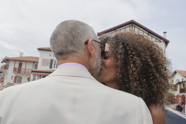Mariage de Vincent Cassel et Tina Kunakey : baiser des mariés, Bidard, 2018