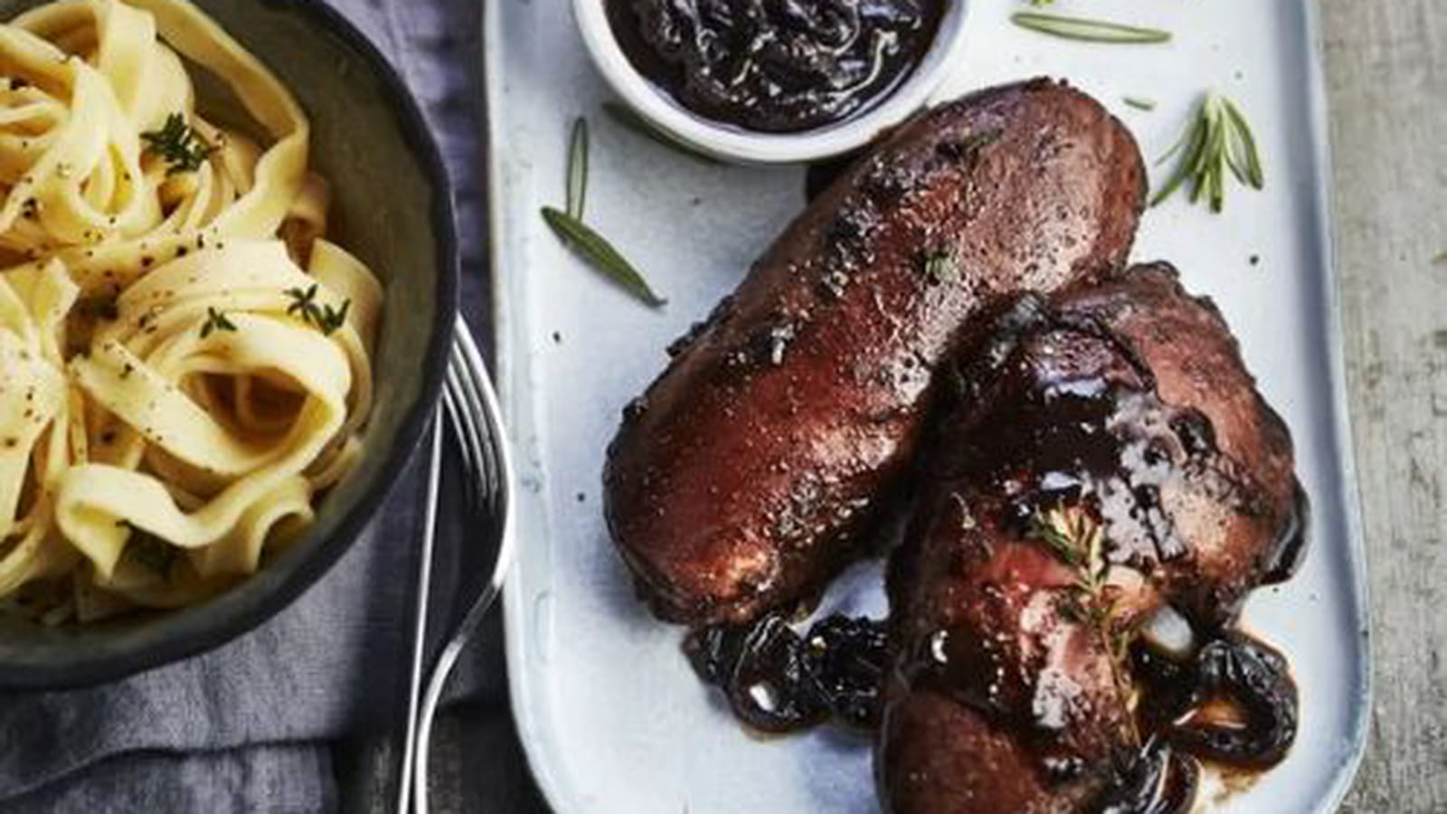 Rognons de porc au vinaigre balsamique, oignons et miel