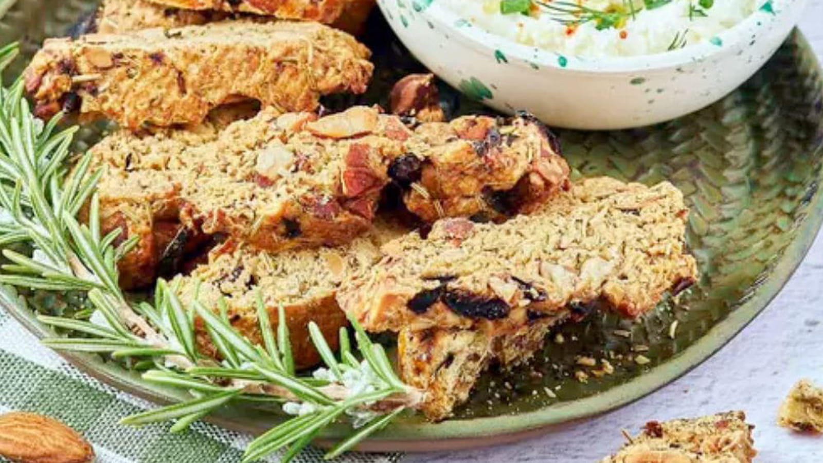 Croquants amandes, olives et romarin